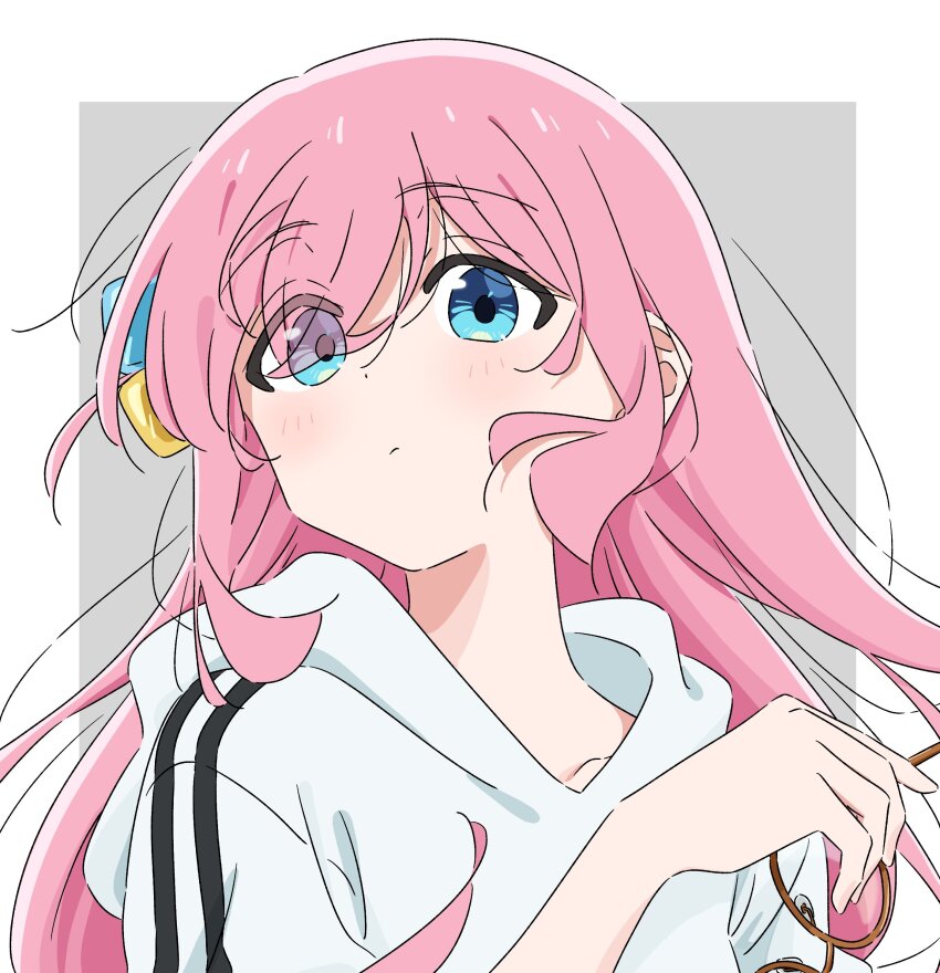1girl absurdres blue_eyes bocchi_the_rock! commentary cube_hair_ornament dot_nose glasses gotoh_hitori hair_ornament highres hood hoodie long_hair looking_at_viewer mayo_(oekaki_bibbi) pink_hair removing_eyewear solo white_hoodie