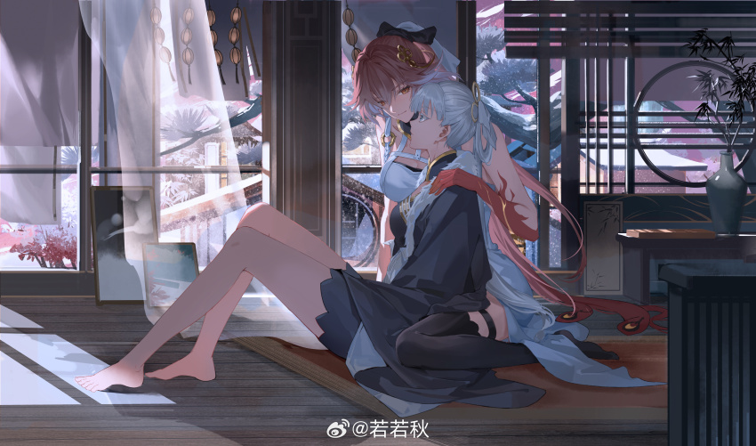 2girls absurdres architecture bare_legs bare_shoulders barefoot black_bow black_cloak black_dress black_thighhighs bow braid breasts bright_pupils changli_(wuthering_waves) chinese_commentary cleavage cloak closed_mouth colored_eyelashes commentary_request dress duplicate east_asian_architecture feather_hair feet from_side fur-trimmed_cloak fur_trim hair_between_eyes hair_bow hair_extensions hair_ornament hand_on_another&#039;s_shoulder highres indoors jinhsi_(wuthering_waves) kneeling knees_up large_breasts legs long_hair looking_at_another multicolored_hair multiple_girls no_shoes pink_hair ponytail ring_hair_extensions ruoruoqiu sitting smile snow thigh_strap thighhighs toes two-tone_hair vase very_long_hair white_bow white_dress white_eyelashes white_eyes white_hair white_pupils wuthering_waves yellow_eyes yuri