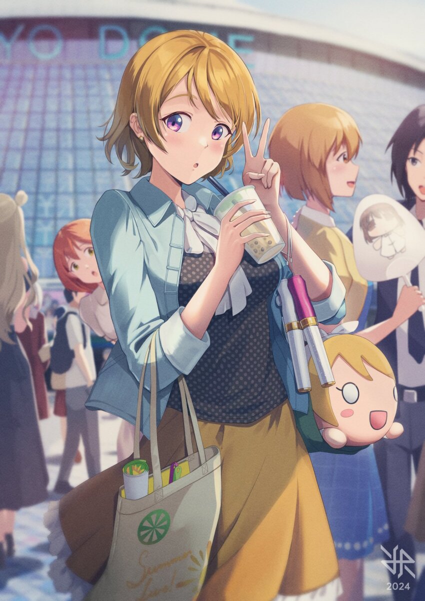 2024 6+girls bag black_jacket black_necktie black_shirt blue_jacket blurry brown_eyes brown_hair bubble_tea character_request depth_of_field hagiwara_yukiho head_tilt highres hiroki_ree idolmaster idolmaster_(classic) jacket kikuchi_makoto koizumi_hanayo looking_at_viewer love_live! multiple_girls necktie nesoberi open_clothes open_jacket polka_dot polka_dot_shirt purple_eyes shirt skirt tokyo_dome tote_bag v white_shirt yellow_skirt yukipo