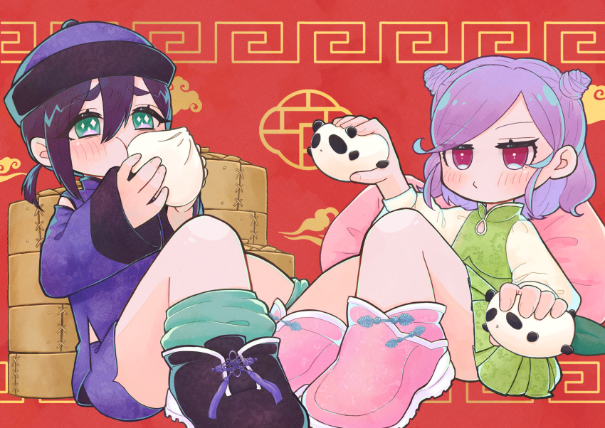 2girls bamboo_steamer blush chinese_clothes cloud_print cushion deformed eating floral_print food green_eyes green_socks guapi_mao haraga_kurumi highres holding holding_food kimi_no_koto_ga_dai_dai_dai_dai_daisuki_na_100-nin_no_kanojo knees_up mantou meandros_border medium_hair momi_momiji multiple_girls oknomyk pink_shoes puckered_lips purple_hair red_eyes shoes sitting socks steamed_bun xiangyun