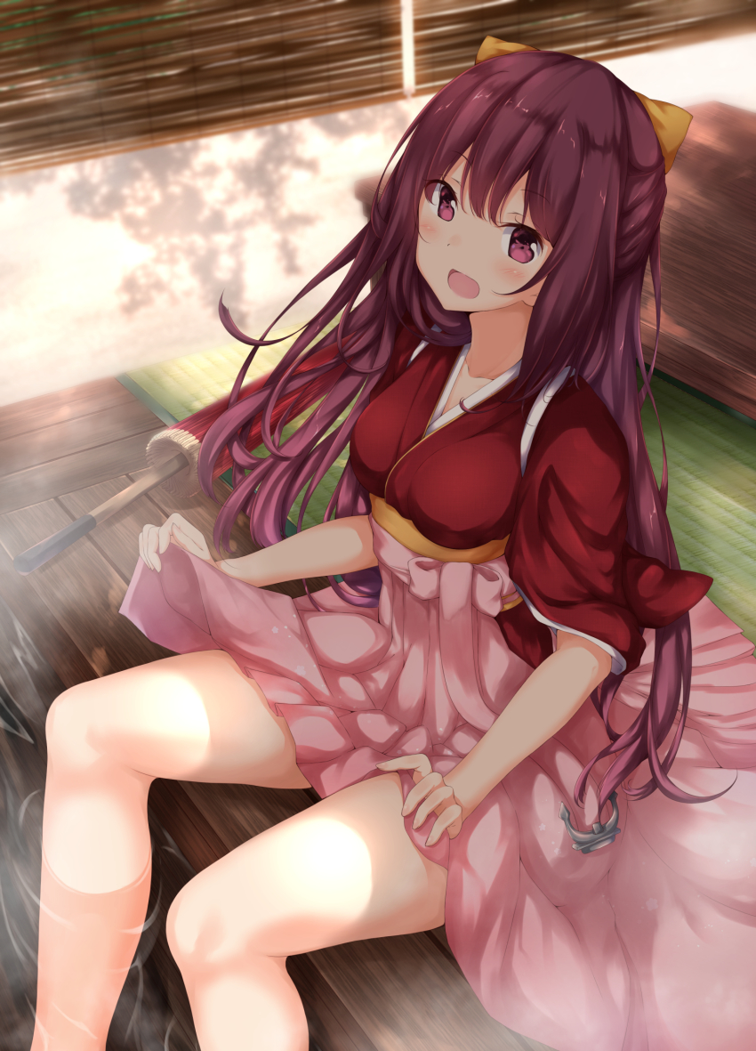 1girl :d anchor bad_id bad_pixiv_id bare_legs blurry blurry_background blush bow breasts carpet closed_umbrella collarbone day depth_of_field feet_out_of_frame female_focus hair_bow hakama hakama_hold hakama_skirt half_updo highres hip_vent japanese_clothes kamikaze_(kancolle) kantai_collection kimono large_breasts long_hair numpopo oil-paper_umbrella on_floor open_mouth pink_hakama purple_eyes purple_hair red_kimono skirt smile soaking_feet solo sunlight tareme tasuki umbrella very_long_hair water wooden_floor yellow_bow