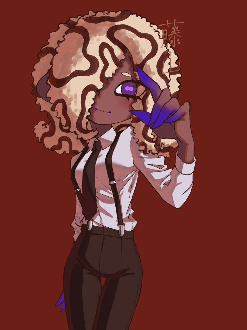 1girl absurdres black_necktie black_pants black_suspenders brown_background collared_shirt dark-skinned_female dark_skin hair_over_one_eye hand_up highres necktie nintendo pants patterned_hair purple_eyes shirt shirt_tucked_in simple_background solo splatoon_(series) splatoon_3 tao_blu tentacle_hair toyamawaka white_shirt