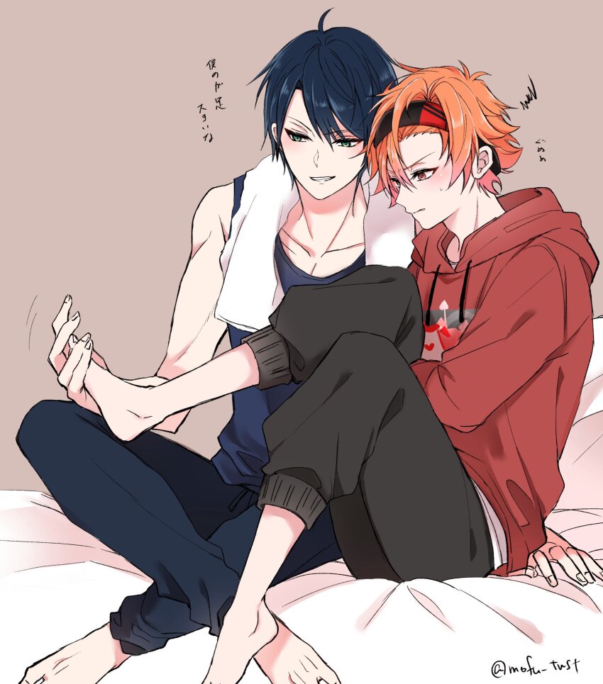 2boys ace_trappola adam&#039;s_apple bare_shoulders barefoot bed black_pants blue_eyes blue_hair blue_pants blue_tank_top blush brown_eyes commentary_request deuce_spade drawstring grin hand_on_another&#039;s_foot headband highres hood hood_down hoodie indian_style male_focus mofu_twst multiple_boys nervous_sweating on_bed orange_hair pants parted_bangs print_hoodie red_hoodie short_hair sitting smile sweat sweatpants tank_top teeth toned toned_male towel towel_around_neck twisted_wonderland twitter_username
