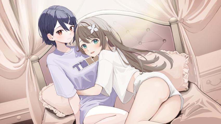 2girls aogiri_koukou ass bed bed_sheet black_hair brown_eyes brown_hair closed_mouth clothes_writing flower green_eyes hair_flower hair_ornament headboard highres kurikoma_komaru light_smile long_hair looking_at_viewer multiple_girls on_bed open_mouth otodama_tamako oversized_clothes oversized_shirt purple_shirt shirt short_hair short_shorts short_sleeves shorts sitting straight_hair swept_bangs taachika virtual_youtuber white_flower white_shirt white_shorts yuri