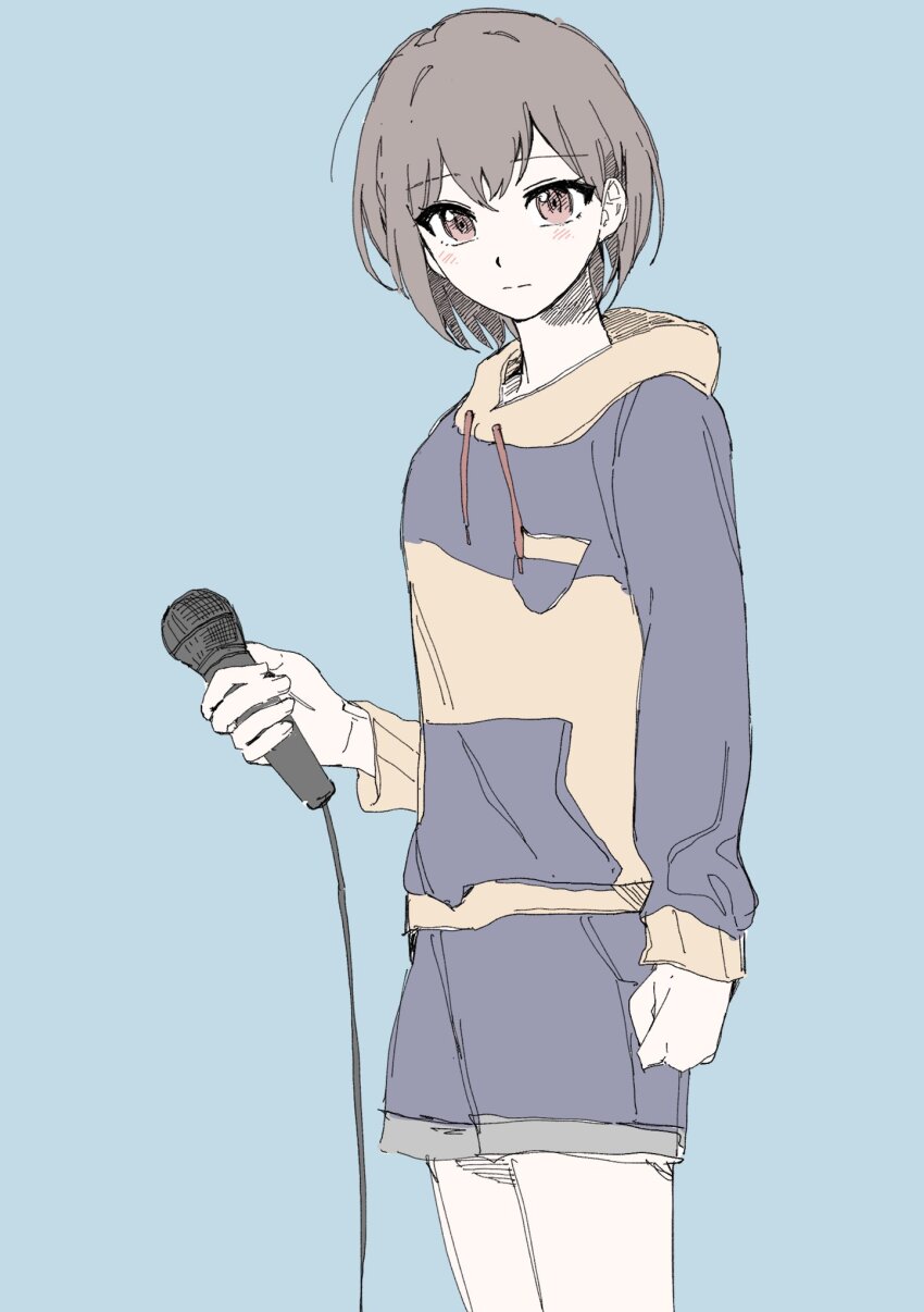 1girl bang_dream! bang_dream!_it&#039;s_mygo!!!!! blue_background blue_hoodie blue_shorts brown_eyes closed_mouth commentary cowboy_shot grey_hair highres holding holding_microphone hood hoodie long_sleeves microphone misumi_suki short_hair shorts simple_background solo takamatsu_tomori two-tone_hoodie yellow_hoodie