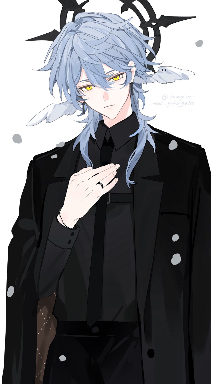 1boy alternate_costume black_jacket black_necktie black_pants black_shirt collared_shirt earrings formal_clothes grey_hair hair_between_eyes halo head_wings highres honkai:_star_rail honkai_(series) jacket jewelry kayu_(yukagoin) looking_at_viewer male_focus medium_hair necktie pants ring shirt solo suit sunday_(honkai:_star_rail) wings yellow_eyes