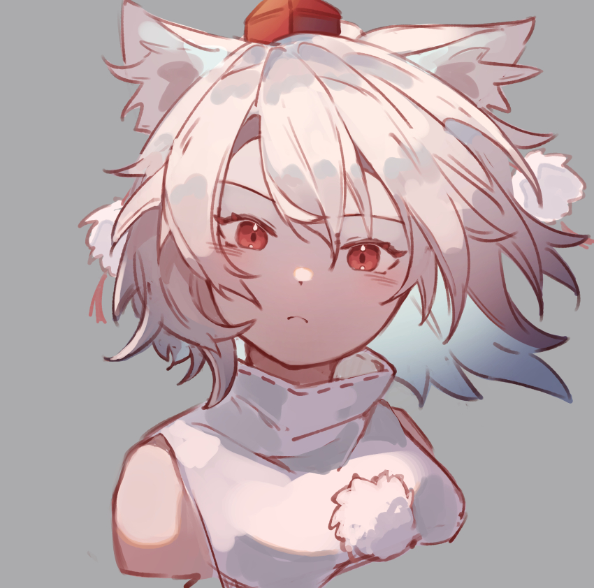 1girl absurdres animal_ears closed_mouth grey_background highres hinataku1222 inubashiri_momiji looking_at_viewer pom_pom_(clothes) red_eyes shirt short_hair simple_background solo touhou upper_body white_hair white_shirt wolf_ears wolf_girl