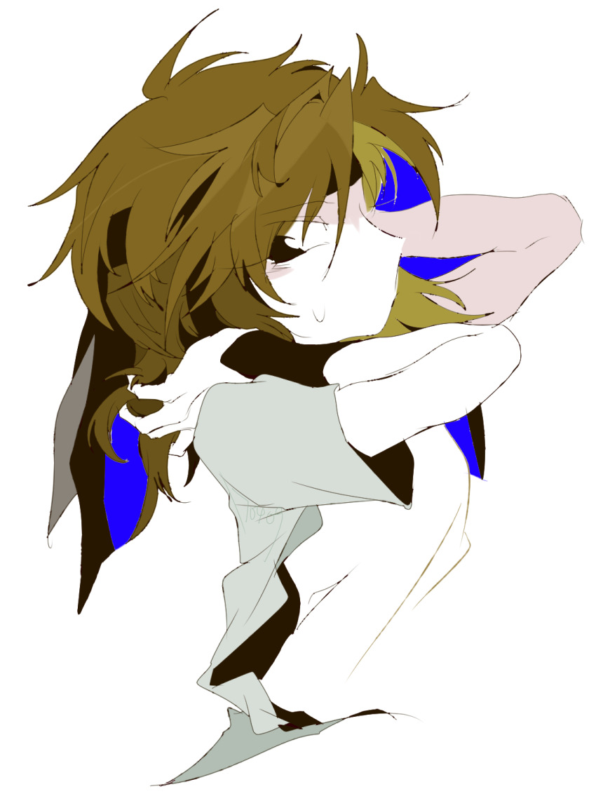 1other adjusting_hair androgynous arms_behind_head black_eyes brown_hair chinese_commentary commentary_request cropped_torso from_side green_shirt hands_in_hair highres kurohebi len&#039;en ling_s looking_at_hand medium_hair no_mouth other_focus shirt short_sleeves simple_background solo sweat white_background