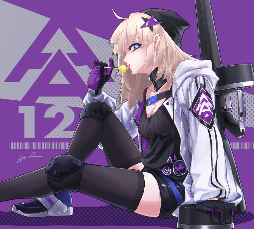 1girl aa-12 aa-12_(girls&#039;_frontline) ahoge automatic_shotgun beanie black_gloves black_hat black_shorts black_thighhighs blonde_hair breasts candy character_name cleavage combat_shotgun drum_magazine food girls&#039;_frontline gloves gomakyu grey_background gun hair_ornament hat high-capacity_magazine highres holding holding_candy holding_food holding_lollipop hood hooded_jacket jacket knee_pads lollipop looking_at_viewer magazine_(weapon) medium_breasts medium_hair open_clothes open_jacket purple_background purple_gloves shoes short_shorts shorts shotgun sideways_glance sitting sneakers solo star_(symbol) star_hair_ornament thighhighs turtleneck two-tone_background two-tone_gloves weapon weapon_name white_jacket
