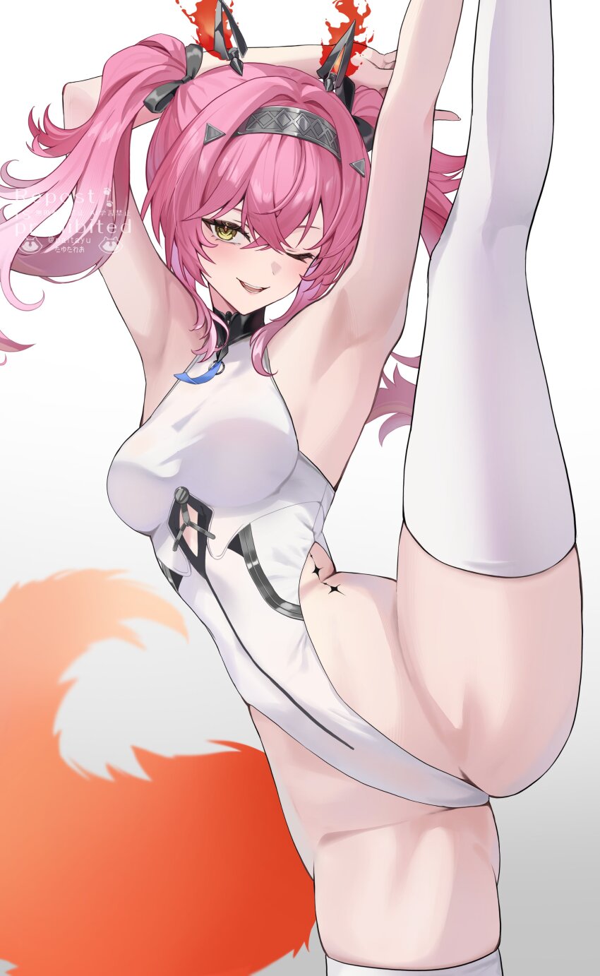 1girl absurdres adapted_costume armpits arms_up black_bow bow breasts collar commentary hair_between_eyes hair_bow hair_ornament hairband headgear highleg highleg_leotard highres leotard long_hair looking_at_viewer lupa_(wuthering_waves) medium_breasts metal_collar metal_hairband multiple_hair_bows one_eye_closed pi_tayuko pink_hair red_pupils simple_background skindentation smile solo split standing standing_on_one_leg standing_split tacet_mark_(wuthering_waves) tail thighhighs thighs twintails white_background white_leotard white_thighhighs wolf_tail wuthering_waves yellow_eyes