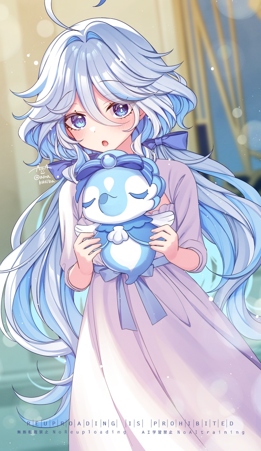 1girl :o ahoge blue_bow blue_eyes blue_hair blue_pupils blush bow commentary_request dress drop-shaped_pupils furina_(genshin_impact) genshin_impact hair_between_eyes hair_bow heterochromia highres holding kashiba_aira long_hair long_sleeves looking_at_viewer multicolored_hair open_mouth signature solo streaked_hair surintendante_chevalmarin symbol-shaped_pupils twitter_username very_long_hair white_dress white_hair