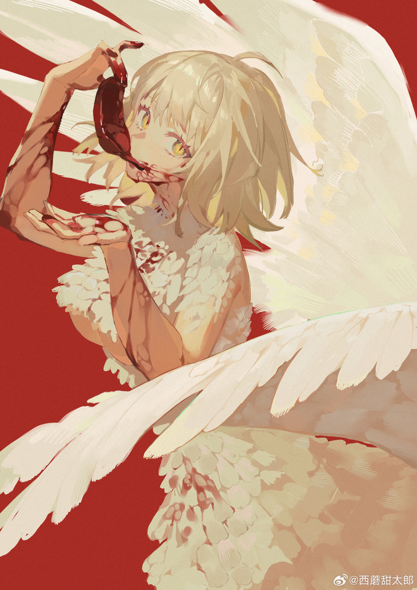 1girl absurdres ahoge bird_wings blonde_hair blood blood_on_chest blood_on_face blood_on_hands chinese_commentary commentary_request cowboy_shot dungeon_meshi eating falin_touden falin_touden_(chimera) feathered_wings food_in_mouth from_side highres looking_at_viewer organs red_background short_hair simple_background slit_pupils solo taur watermark weibo_watermark wings ximo_tiantailang yellow_eyes