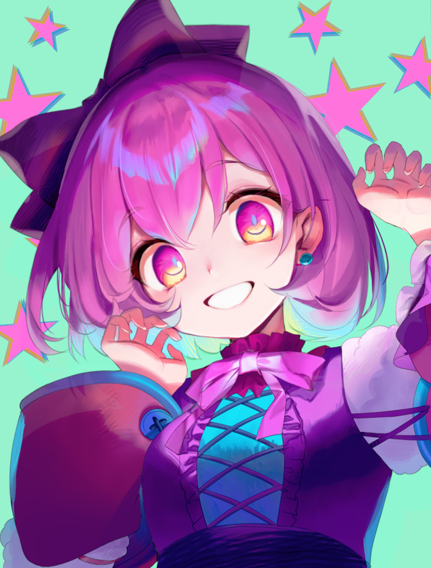 1girl bow breasts center_frills commentary_request dress frills green_background hair_between_eyes hair_bow hands_up highres long_sleeves looking_at_viewer medium_breasts ootori_emu pink_bow pink_hair project_sekai purple_bow purple_dress purple_eyes simple_background smile solo star_(symbol) upper_body wide_sleeves youta