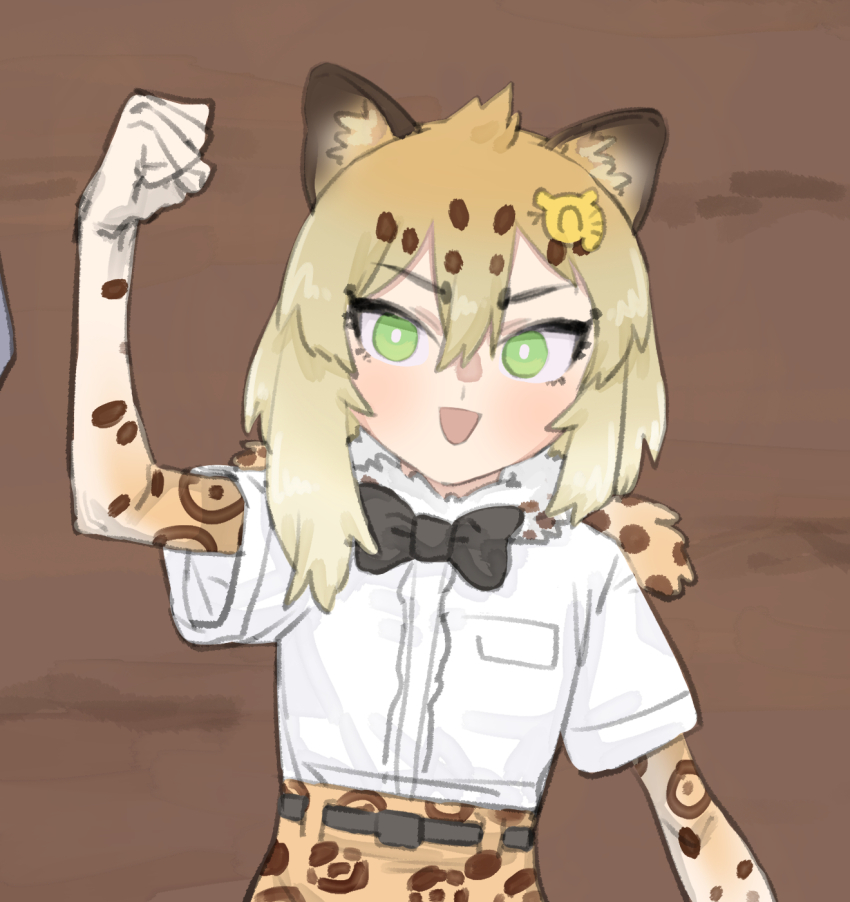 1girl animal_ears belt black_belt black_bow black_bowtie blonde_hair bow bowtie breast_pocket bright_pupils center_frills cosplay derivative_work elbow_gloves frills fur_collar gloves gradient_hair green_eyes hair_ornament highres jaguar_(kemono_friends) jaguar_(kemono_friends)_(cosplay) jaguar_ears jaguar_girl leopard_print jaguarman_series kemono_friends leaning_to_the_side matangom matangomu-chan medium_hair multicolored_hair open_mouth original parody pocket print_gloves print_skirt raised_fist shirt short_sleeves skirt smile solo upper_body v-shaped_eyebrows white_pupils white_shirt