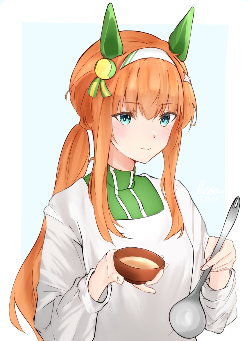 1girl absurdres alternate_costume alternate_hairstyle animal_ears apron aqua_eyes blue_background bowl cooking ear_covers green_jacket hair_between_eyes hair_ornament hairclip highres holding holding_bowl holding_ladle horse_ears horse_girl jacket kappougi ladle lesoa long_hair long_sleeves orange_hair ponytail sidelocks silence_suzuka_(umamusume) simple_background solo track_jacket umamusume upper_body