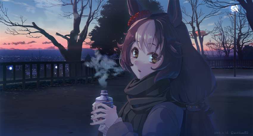 1girl animal_ears bare_tree bottle brown_hair cloud coat commentary_request dated ear_scrunchie hands_up holding holding_bottle horse_ears horse_girl lamppost long_hair long_sleeves looking_at_viewer looking_to_the_side low_twintails multicolored_hair open_mouth outdoors railing scarf solo steam sunset takuzui tree twintails twitter_username two-tone_hair umamusume upper_body yamanin_zephyr_(umamusume) yellow_eyes
