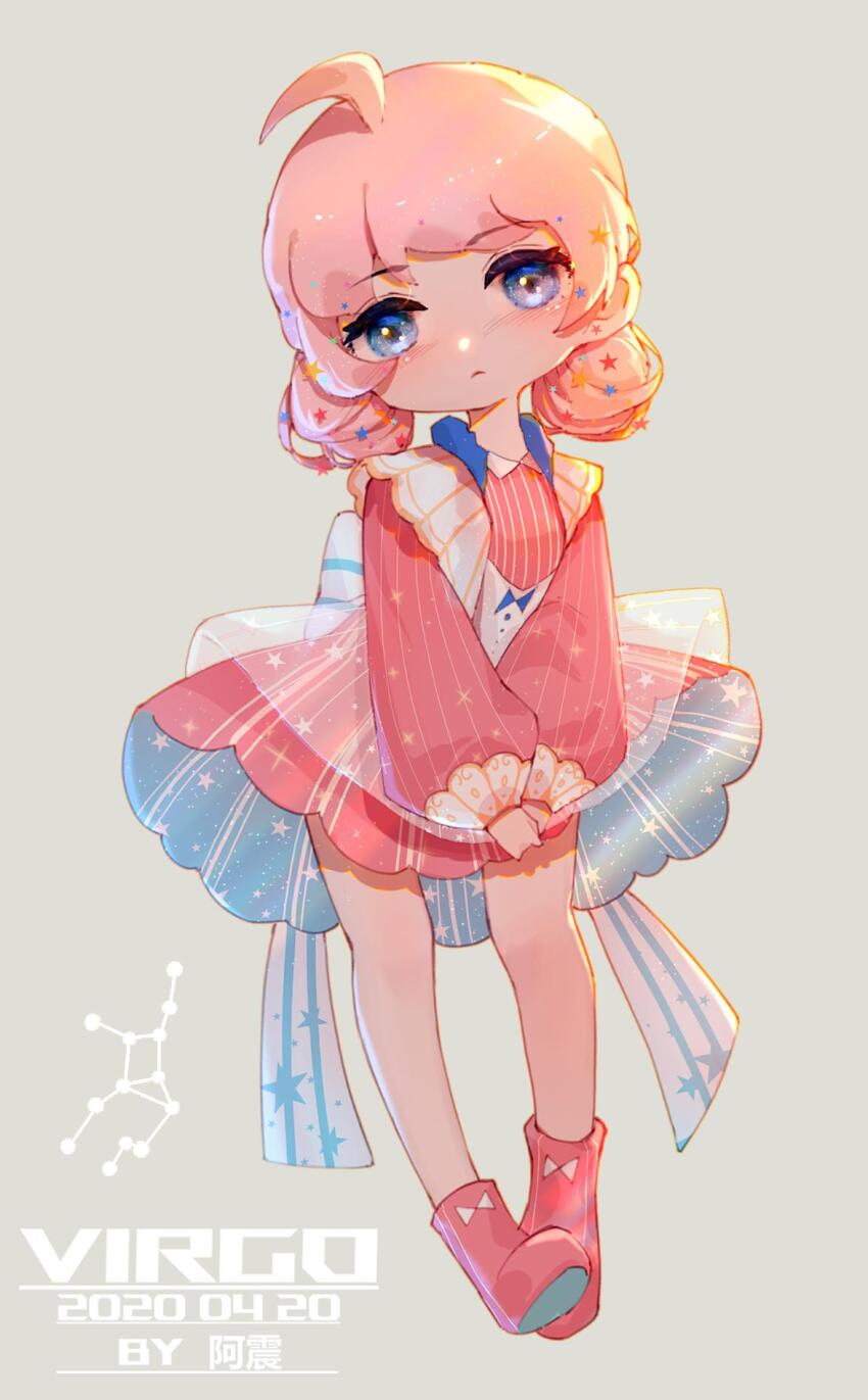 1girl :&lt; ahoge ankle_boots artist_name back_bow blue_eyes boots bow chibi dated dress full_body head_tilt highres looking_at_viewer low_twintails original own_hands_together pink_boots pink_dress pink_hair solo standing star_(symbol) star_print striped_clothes striped_dress twintails vertical-striped_clothes vertical-striped_dress virgo_(constellation) virgo_(zodiac) white_bow yi_er_san zodiac