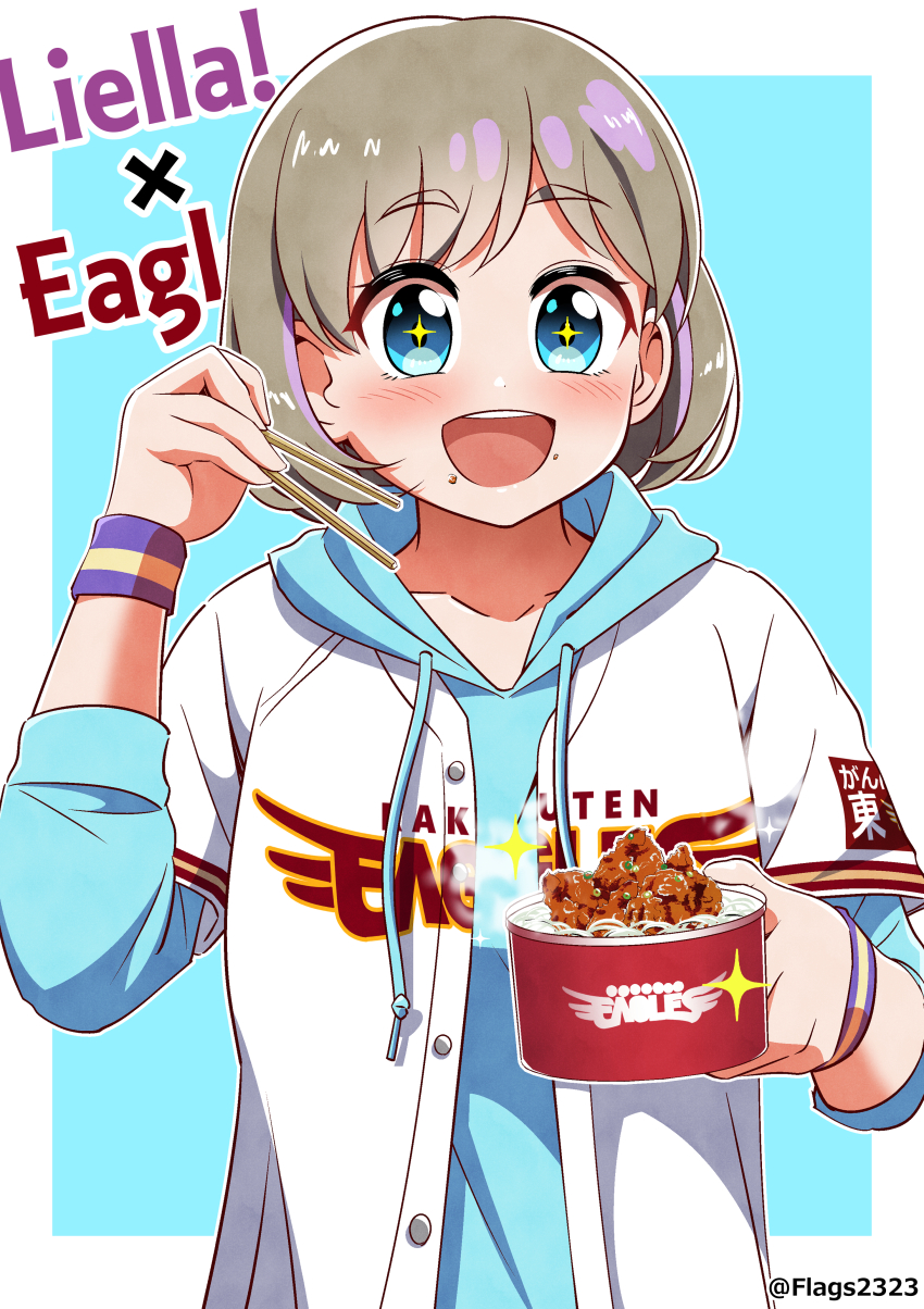 +_+ 1girl absurdres baseball_jersey blue_background blue_eyes blue_hoodie blush border chicken_(food) chopsticks collarbone commentary_request food food_on_face fried_chicken grey_hair group_name highres holding holding_chopsticks holding_food hood hood_down hoodie jersey layered_sleeves long_sleeves looking_at_viewer love_live! love_live!_superstar!! nippon_professional_baseball open_mouth outside_border pakudehon rice shirt short_hair short_over_long_sleeves short_sleeves solo sparkle standing steam tang_keke teeth touhoku_rakuten_golden_eagles twitter_username upper_body upper_teeth_only white_border white_shirt wristband