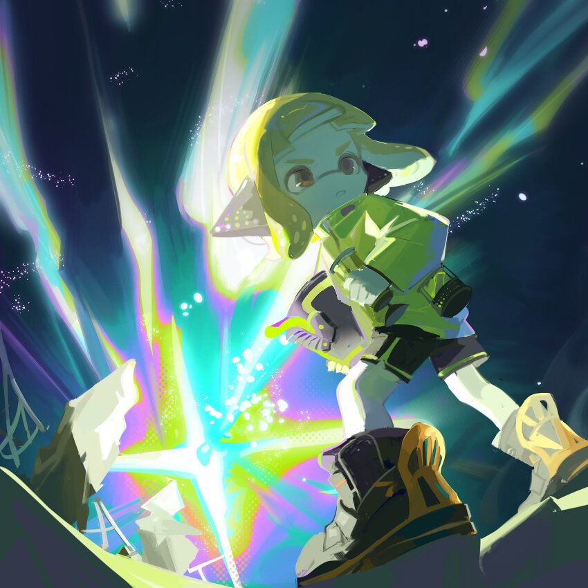 1girl agent_4_(splatoon) behind-the-head_headphones black_boots black_shorts blonde_hair boots chinese_commentary commentary_request full_body green_jacket headphones highres holding holding_weapon ink_tank_(splatoon) inkling irple jacket long_sleeves medium_hair nintendo orange_eyes parted_lips shorts slosher_(splatoon) solo splatoon_(series) splatoon_2 squidbeak_splatoon standing suction_bomb_(splatoon) tentacle_hair weapon
