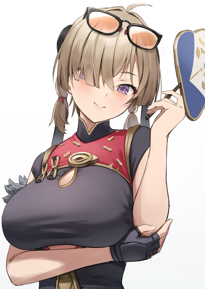 1girl absurdres arm_under_breasts black_dress breasts brown_hair china_dress chinese_clothes commentary cutout_above_navel cyclone_tarou dress eyewear_on_head fingerless_gloves gloves grey_background hair_ornament hair_over_one_eye hand_fan highres holding holding_fan large_breasts looking_at_viewer orange-tinted_eyewear purple_eyes simple_background single_fingerless_glove sleeveless sleeveless_dress smile solo sweety_(zenless_zone_zero) tinted_eyewear tuanshan upper_body zenless_zone_zero