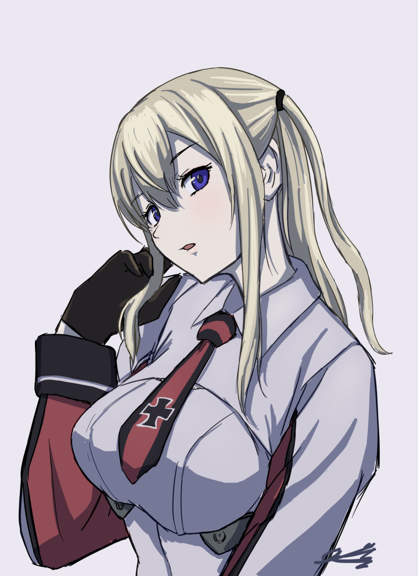 1girl black_gloves blonde_hair breasts collared_shirt gloves graf_zeppelin_(kancolle) hair_between_eyes head_tilt highres kantai_collection large_breasts long_hair long_sleeves looking_at_viewer looking_to_the_side necktie purple_background purple_eyes red_necktie shirt signature simple_background solo tanasiso upper_body white_shirt