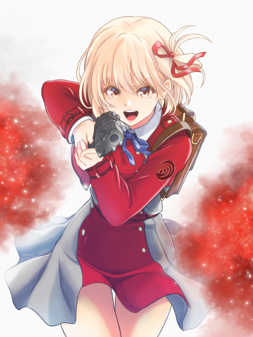 1girl :d backpack bag belt blonde_hair blue_ribbon brown_eyes center_axis_relock_stance cowboy_shot dress finger_on_trigger gun hair_between_eyes hair_ribbon highres holding holding_gun holding_weapon ivuki long_sleeves looking_at_viewer lycoris_recoil lycoris_uniform medium_hair neck_ribbon nishikigi_chisato open_mouth pinafore_dress randoseru red_belt red_ribbon ribbon short_dress sleeveless sleeveless_dress smile solo thigh_gap two-handed_handgun_grip two-tone_dress weapon wing_collar