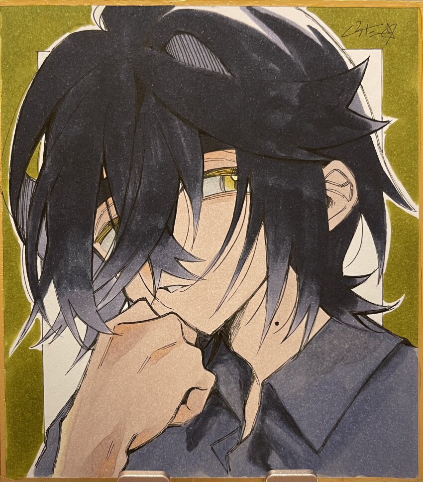1boy absurdres alternate_costume black_hair clenched_teeth collared_shirt commentary_request crossed_bangs grey_shirt hand_up head_rest hei_tai_(kyaputen1) highres kieran_(pokemon) male_focus mole mole_on_neck nintendo pokemon pokemon_sv shirt signature solo teeth traditional_media upper_body yellow_eyes