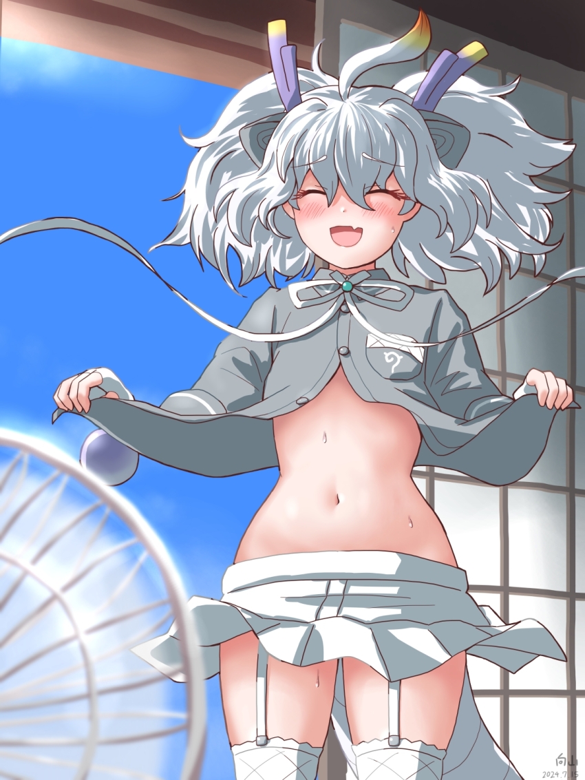 1girl animal_ears blush clothes_lift dragon_ears dragon_girl dragon_horns dragon_tail electric_fan extra_ears fang fingerless_gloves garter_straps gloves highres horns kemono_friends kemono_friends_3 long_hair mukouyama_mu multicolored_hair navel open_mouth shirt shirt_lift skirt smile solo stomach sweat tail thighhighs white_dragon_(kemono_friends) white_hair