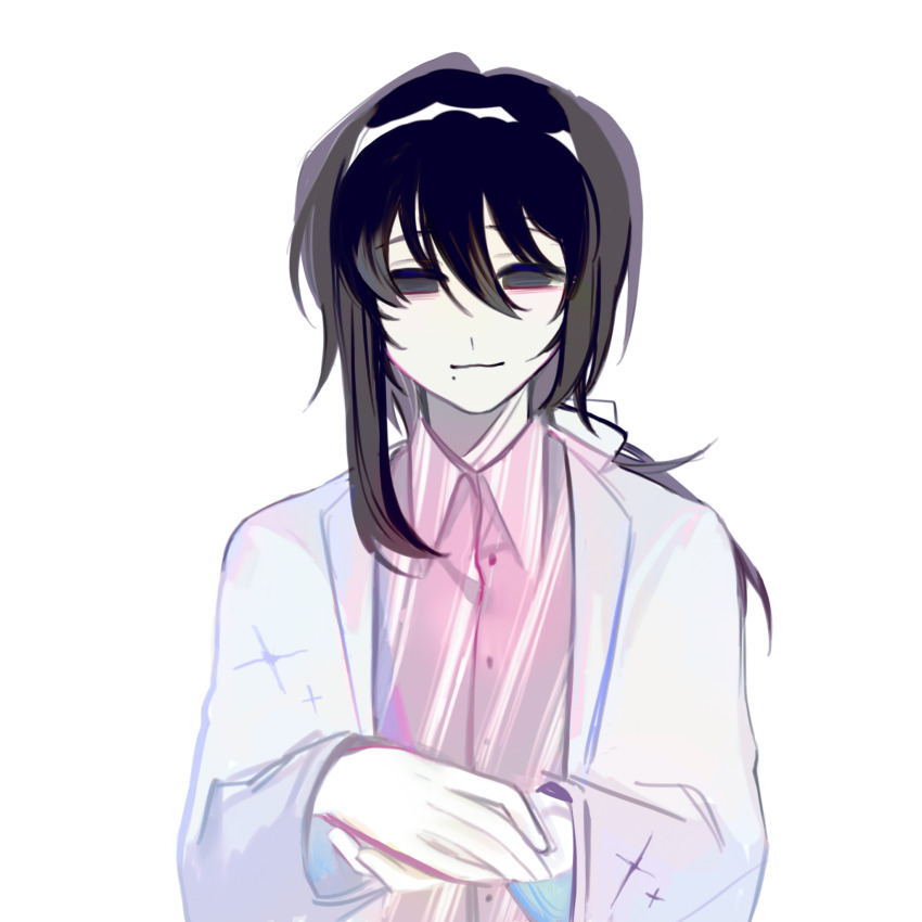 1boy black_eyes closed_mouth collared_shirt commentary diagonal-striped_shirt hair_ribbon highres huan-ye jacket long_hair long_sleeves looking_at_viewer male_focus mo_chengwei mole mole_under_mouth open_clothes open_jacket own_hands_together pink_shirt ribbon shirt simple_background single_sidelock smile solo symbol-only_commentary touqi_guaitan upper_body white_background white_jacket white_ribbon