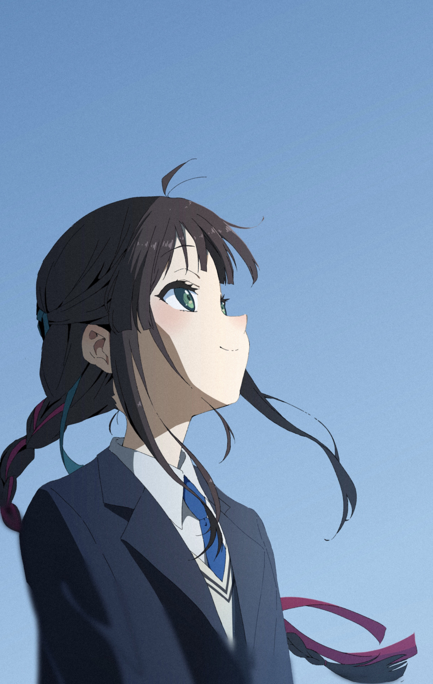 1girl 22/7 absurdres black_hair black_jacket blue_necktie blue_sky blurry braid braided_ponytail brown_vest closed_mouth depth_of_field floating_hair from_side green_eyes green_ribbon hair_ribbon highres jacket long_hair long_sleeves looking_up necktie red_ribbon ribbon shirt sidelocks sky smile solo tanpaku_(oqu_2) upper_body vest white_shirt yagami_toa