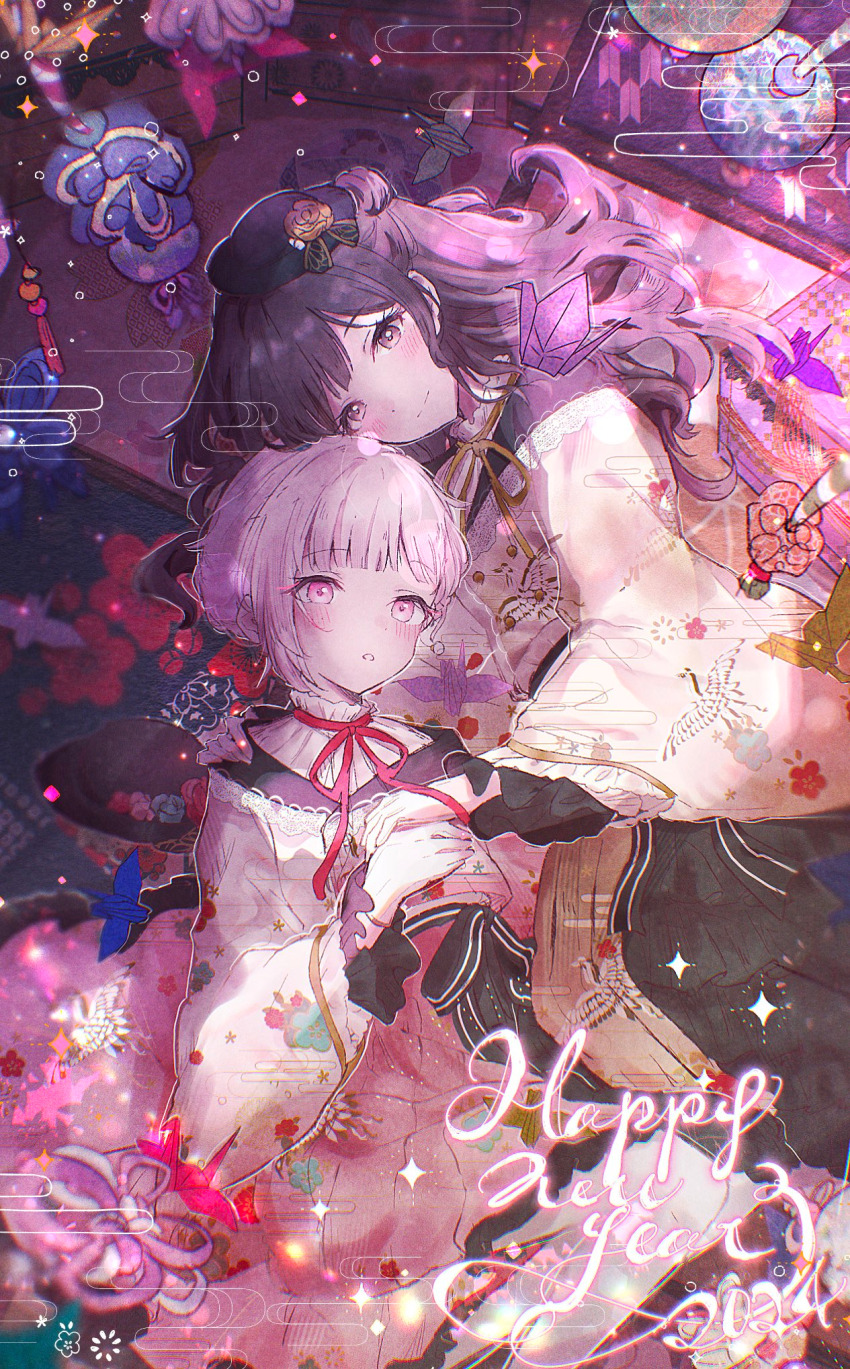 1girl 1other 2024 akiyama_mizuki akiyama_mizuki_(cosplay) black_hat black_skirt blunt_bangs bright_pupils chin_rest closed_mouth collared_shirt commentary_request cosplay cowboy_shot dot_nose dress english_text eyelashes floral_print frilled_shirt_collar frilled_sleeves frills hand_on_hand happy_new_year hat head_on_head head_rest highres indoors jacket kawaranu_atatakasa_no_tonari_de_(project_sekai) korean_commentary koukyou_suru_machi_no_katasumi_de_(project_sekai) lace-trimmed_jacket layered_sleeves light_blush long_sleeves looking_at_viewer lying neck_ribbon new_year official_alternate_costume official_alternate_hair_length official_alternate_hairstyle on_back on_side origami other_with_female paper_crane parted_lips pink_dress pink_eyes pink_hair project_sekai purple_eyes red_ribbon ribbon seutiel shinonome_ena shirt short_dress short_hair skirt smile sparkle teeth white_jacket white_pupils white_shirt wide_sleeves xiangyun yellow_ribbon