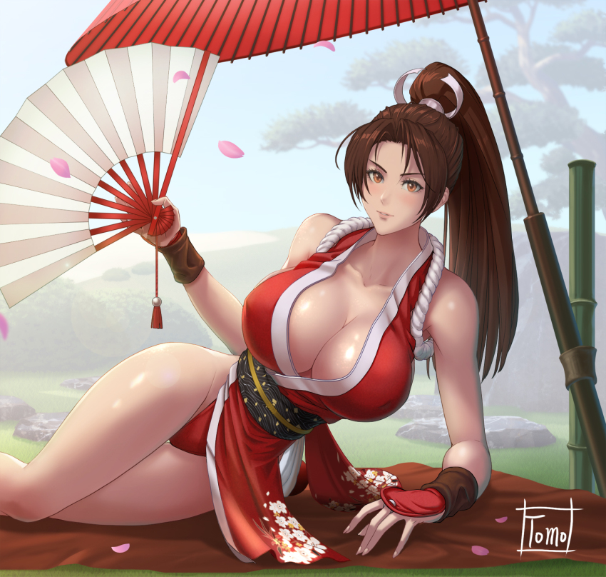 1girl armpits artist_name bad_tag bare_shoulders breasts brown_eyes brown_hair cleavage collarbone commentary_request crossover day fatal_fury fingernails hand_fan high_ponytail highres holding japanese_clothes large_breasts long_hair looking_at_viewer ninja obi onsen outdoors parted_bangs petals ponytail revealing_clothes rope sash shiny_skin shiranui_mai signature smile solo steam street_fighter street_fighter_6 the_king_of_fighters thighs tomo_eokaiteru tree water