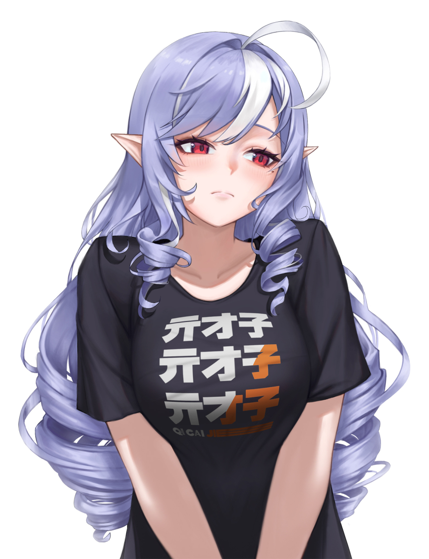 1girl ahoge black_shirt borrowed_clothes closed_mouth collarbone commentary drill_hair fanged_bangs frown hair_intakes highres long_hair looking_to_the_side mole mole_under_eye multicolored_hair pink_eyes pointy_ears print_shirt purple_hair shirt short_sleeves simple_background solo streaked_hair t-shirt two-tone_hair v_arms vivian_(zenless_zone_zero) wan2 white_background zenless_zone_zero