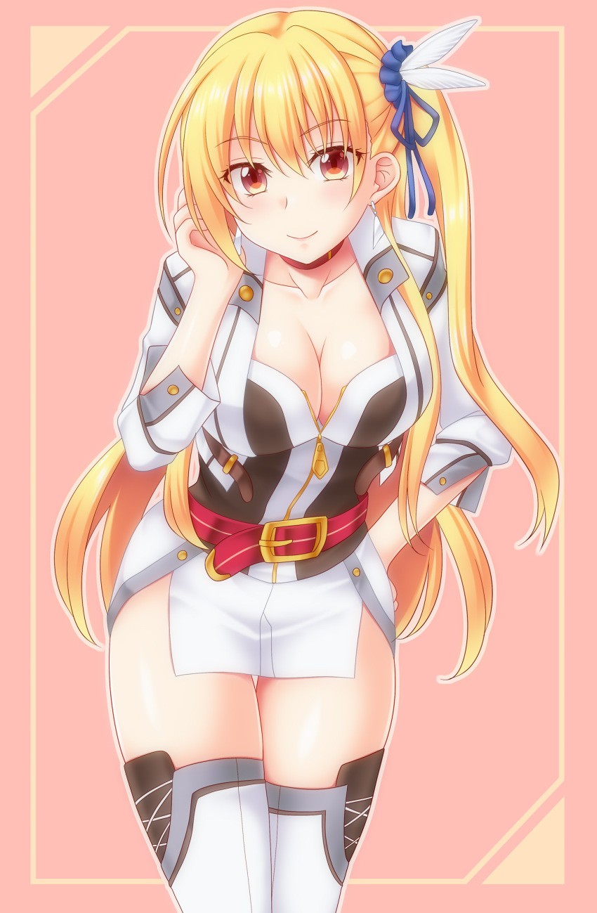 1girl alisa_reinford blonde_hair breasts cleavage eiyuu_densetsu feather_hair_ornament feathers front_zipper hair_between_eyes hair_ornament hand_on_own_hip highres large_breasts long_sidelocks looking_at_viewer pink_background red_eyes sen_no_kiseki sen_no_kiseki_(series) sen_no_kiseki_iii side_ponytail sidelocks simple_background smile solo thighs utomo