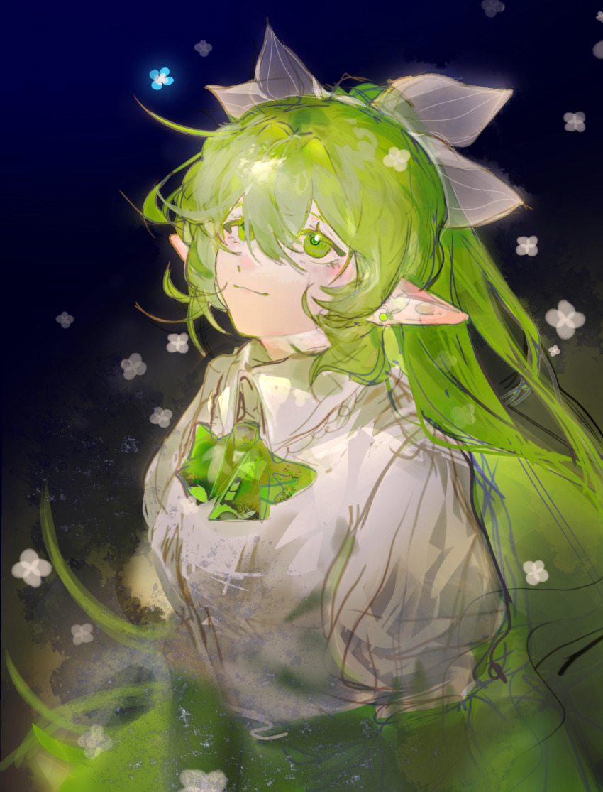 1girl bow bowtie chinese_commentary closed_mouth collared_shirt commentary_request earrings genderswap genderswap_(mtf) green_bow green_bowtie green_eyes green_hair hair_bow heibaihuabing highres jewelry long_hair pointy_ears shirt smile solo stud_earrings tareme upper_body white_bow white_shirt xiaolu_(xiaolu_he_xiaolan) xiaolu_he_xiaolan