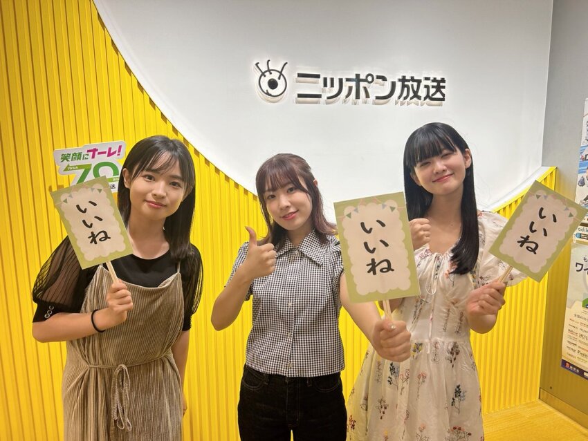 3girls furihata_ai indoors looking_at_viewer multiple_girls ookuma_wakana oonishi_aguri photo_(medium) real_life smile standing thumbs_up voice_actor