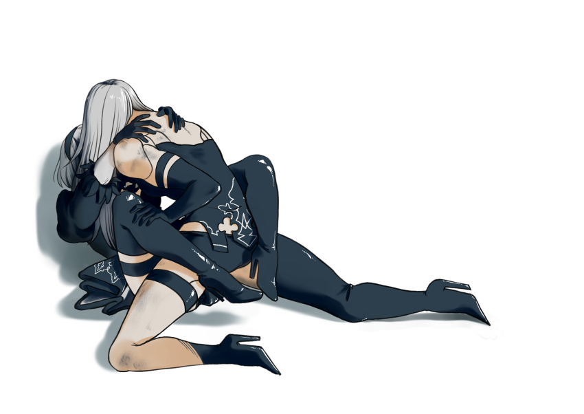 2022 2b_(nier:automata) 2girls a2_(nier:automata) faceless faceless_female hand_on_another&#039;s_shoulder highres kiss leg_lock multiple_girls nier:automata nier_(series) racqueer white_hair yuri