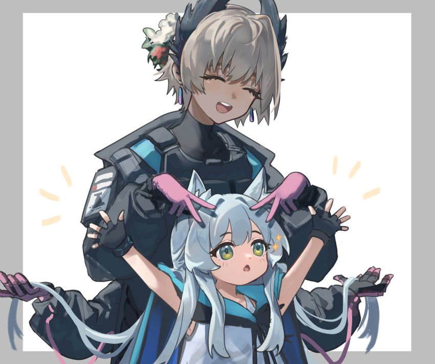 2girls :o animal_ears arknights black_feathers black_gloves black_jacket black_vest blue_cape border cape cat_ears chinese_commentary closed_eyes commentary_request dark-skinned_female dark_skin double_v dress extra_arms feathered_wings feathers gloves green_eyes grey_background grey_hair highres holding_another&#039;s_hair hood hooded_cape jacket light_brown_hair long_hair mabing multiple_girls open_mouth pink_gloves raidian_(arknights) rosmontis_(arknights) short_hair simple_background smile sparkle teeth two-sided_fabric upper_body upper_teeth_only utility_vest v vest white_background white_dress wings