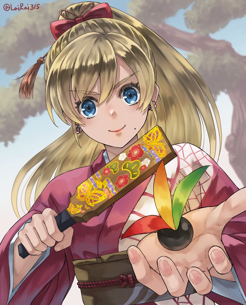 1girl 888666 absurdres alternate_costume anlucea blonde_hair blue_eyes blurry blurry_background bow colored_eyelashes commentary_request day dragon_quest dragon_quest_x earrings floating_hair hair_bow high_ponytail highres holding holding_paddle japanese_clothes jewelry kimono looking_at_viewer mole mole_under_mouth paddle ponytail red_bow red_lips smile solo tree twitter_username upper_body