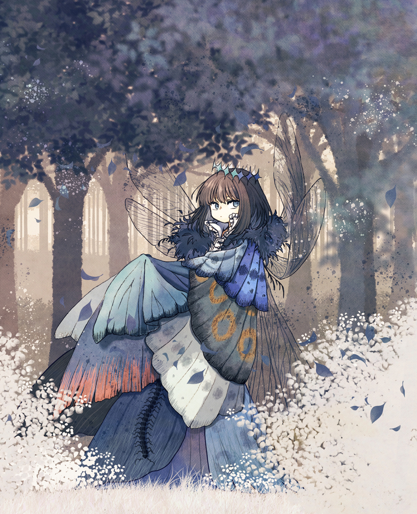 1boy asapio black_hair blue_eyes bug butterfly_wings centipede crown fate/grand_order fate_(series) fur_trim highres insect_wings medium_hair multiple_wings oberon_(fate) solo tree wings