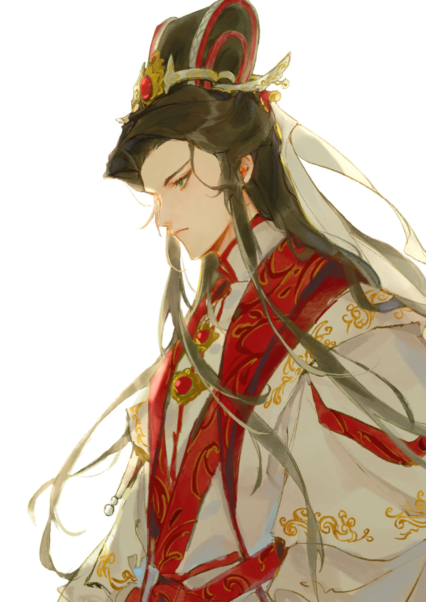 1boy black_hair chinese_clothes closed_mouth expressionless from_side gem green_eyes hair_ornament hanfu highres jewelry jinguang_budaixi long_hair long_sleeves looking_down male_focus mo_lisao profile red_trim ribbon ribboned_xiao_guan robe sidelocks simple_background solo upper_body very_long_hair white_background white_hanfu white_ribbon white_robe wide_sleeves xiao_guan_(headdress) zhao_yi
