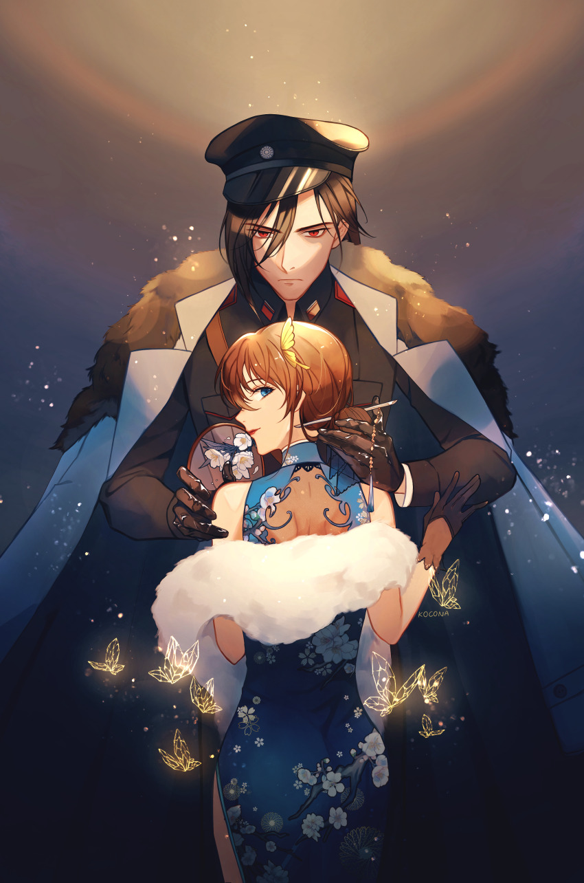 1boy 1girl absurdres alternate_costume belt black_gloves black_hair black_headwear black_jacket black_pants blue_dress blue_eyes brown_hair bug butterfly butterfly_hair_ornament china_dress chinese_clothes closed_mouth coat coat_on_shoulders cowboy_shot dress feather_boa female_master_(the_tale_of_food) floral_print from_behind fur-trimmed_coat fur_trim gloves grey_background hair_between_eyes hair_bun hair_ornament hair_stick hairclip hand_fan hand_in_another&#039;s_hair hand_on_another&#039;s_shoulder hat highres holding holding_fan insect jacket kocona lianhua_blood_duck_(the_tale_of_food) light_particles lipstick long_hair long_sleeves looking_at_viewer looking_back makeup military_uniform pants peaked_cap profile red_eyes red_lips sam_browne_belt see-through_clothes side_slit single_hair_bun sleeveless sleeveless_dress smile standing swept_bangs tassel the_tale_of_food tuanshan white_coat