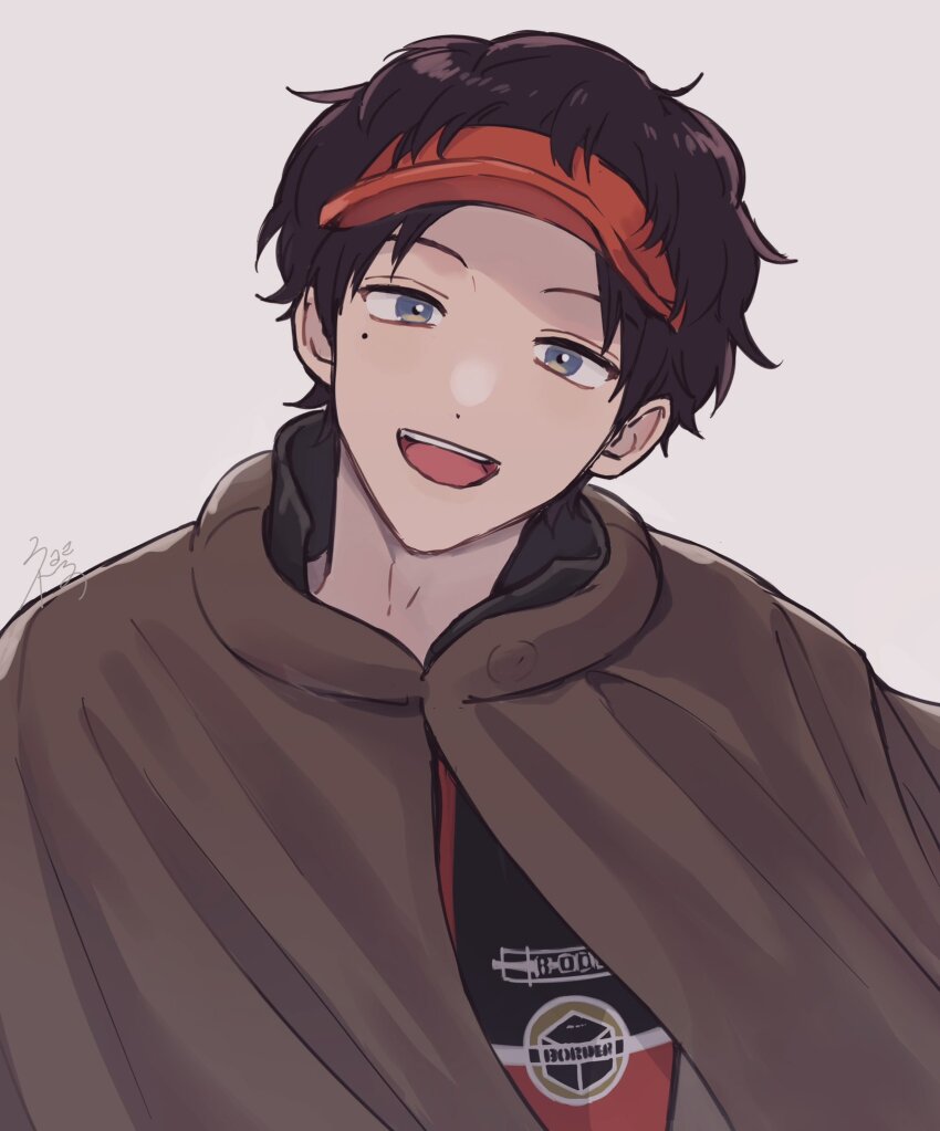 1boy black_eyes black_hair brown_cloak cloak erinan grey_background hat highres jacket looking_at_viewer male_focus mole mole_under_eye oki_kouji open_mouth red_hat red_jacket short_hair simple_background smile solo upper_body visor_cap world_trigger