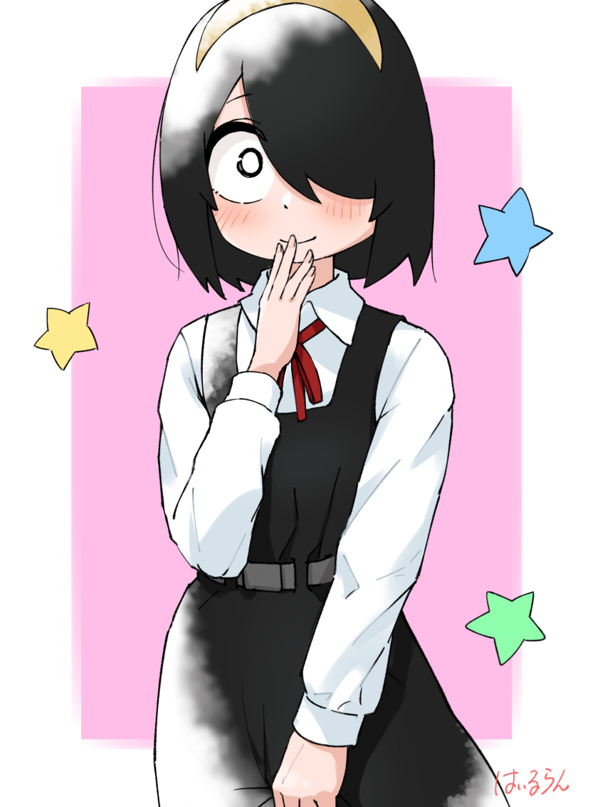 1girl black_hair dress hair_over_one_eye hairband highres hylran0427 jijou_wo_shiranai_tenkousei_ga_guigui_kuru. medium_hair nishimura_akane pinafore_dress sanpaku simple_background sleeveless sleeveless_dress smile solo star_(symbol)