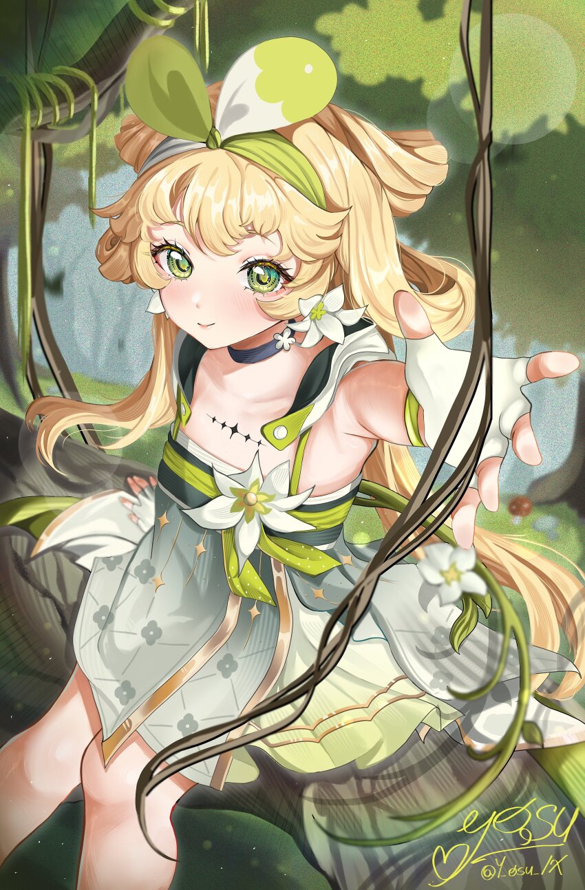 1girl absurdres black_choker blonde_hair blush choker closed_mouth day dress fingerless_gloves flower gloves green_dress green_eyes green_hairband hairband hashtag-only_commentary highres long_hair looking_at_viewer on_tree outdoors outstretched_arm signature sitting sitting_on_branch sleeveless sleeveless_dress smile solo tacet_mark_(wuthering_waves) twitter_username verina_(wuthering_waves) very_long_hair white_flower white_gloves wuthering_waves y_osu