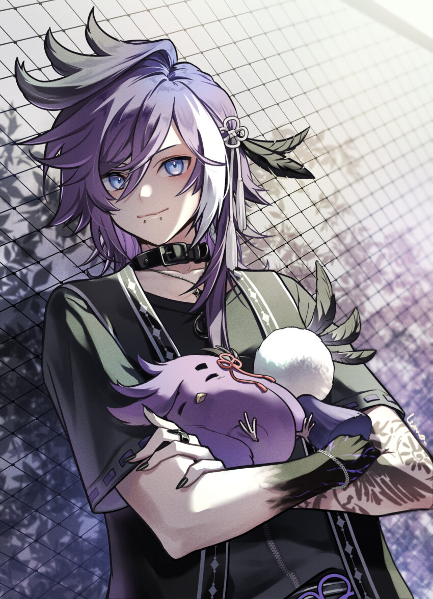 1boy animal arm_tattoo banzoin_hakka banzoin_hakka_(2nd_costume) belt_collar bird black_shirt blue_eyes chain-link_fence closed_mouth collar colored_skin face_piercing feather_hair_ornament feathers fence hair_between_eyes hair_ornament hakkito_(banzoin_hakka) highres holding holding_animal holding_bird holostars holostars_english leaning lip_piercing long_hair looking_at_viewer luma8b male_focus multicolored_hair piercing pom_pom_(clothes) purple_hair shirt short_sleeves smile streaked_hair tattoo virtual_youtuber white_hair