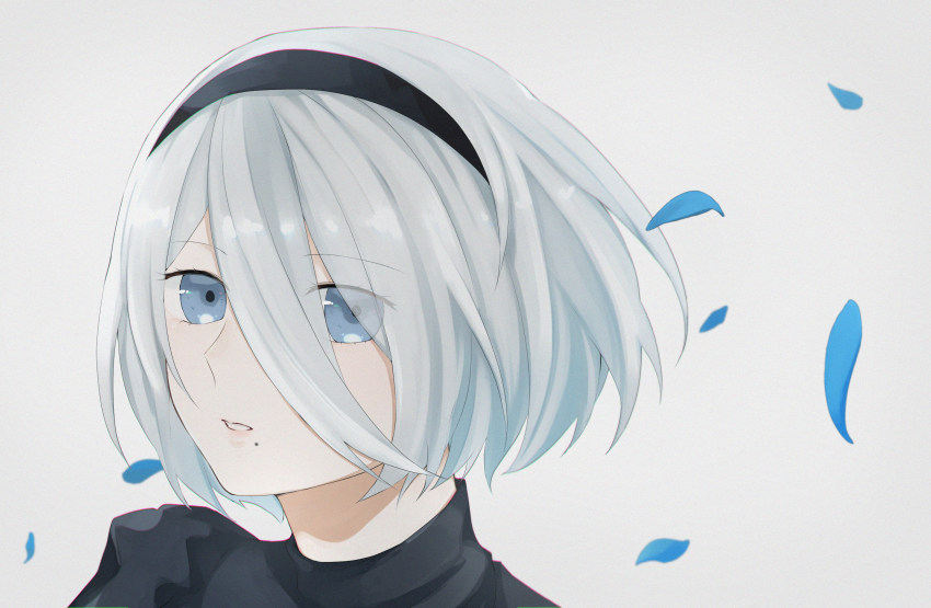 1girl 2b_(nier:automata) absurdres black_hairband blue_eyes blue_petals commentary_request falling_petals hairband highres looking_at_viewer mole mole_under_mouth nana28_tteyatu_(nanakusagayu_28) nier:automata nier_(series) parted_lips petals pink_lips short_hair solo upper_body white_hair