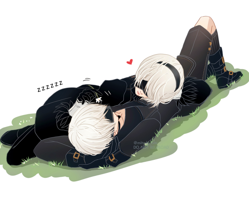 1boy 1girl 2b_(nier:automata) 9s_(nier:automata) artist_name black_boots black_dress black_gloves black_shorts blindfold boots closed_mouth dress gloves heart hetero lying mitsuki_nite nier:automata nier_(series) on_back on_grass pink_lips short_hair shorts sleeping smile twitter_username watermark white_background white_hair zzz