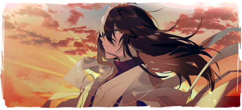 1boy black_eyes black_hair black_shirt border fading_border fate/grand_order fate_(series) from_side hair_between_eyes highres jacket knmendako long_bangs long_hair looking_up male_focus profile sakamoto_ryouma_(fate) sakamoto_ryouma_(lancer)_(fate) shirt smile solo sunset turtleneck upper_body white_border white_jacket wind