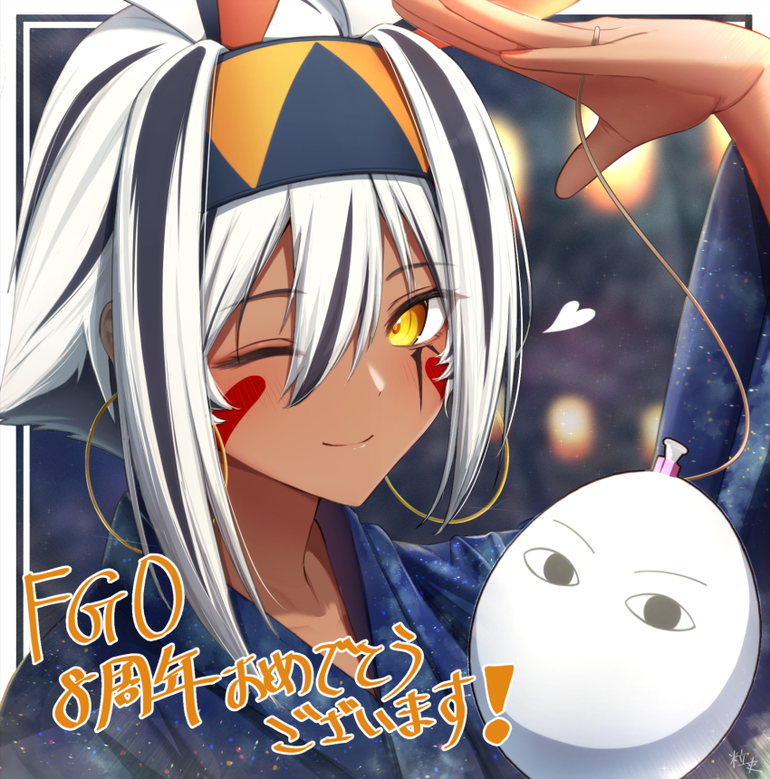 1girl animal_ears balloon black_hair blue_kimono breasts colored_inner_hair dark-skinned_female dark_skin earrings facepaint facial_mark fate/grand_order fate_(series) hairband highres hoop_earrings jackal_ears japanese_clothes jewelry kimono long_sleeves looking_at_viewer medium_breasts medjed_(fate) multicolored_hair nitocris_(fate) nitocris_alter_(fate) nitocris_alter_(second_ascension)_(fate) one_eye_closed particle_sfs short_hair sidelocks smile solo streaked_hair translation_request white_hair wide_sleeves yellow_eyes